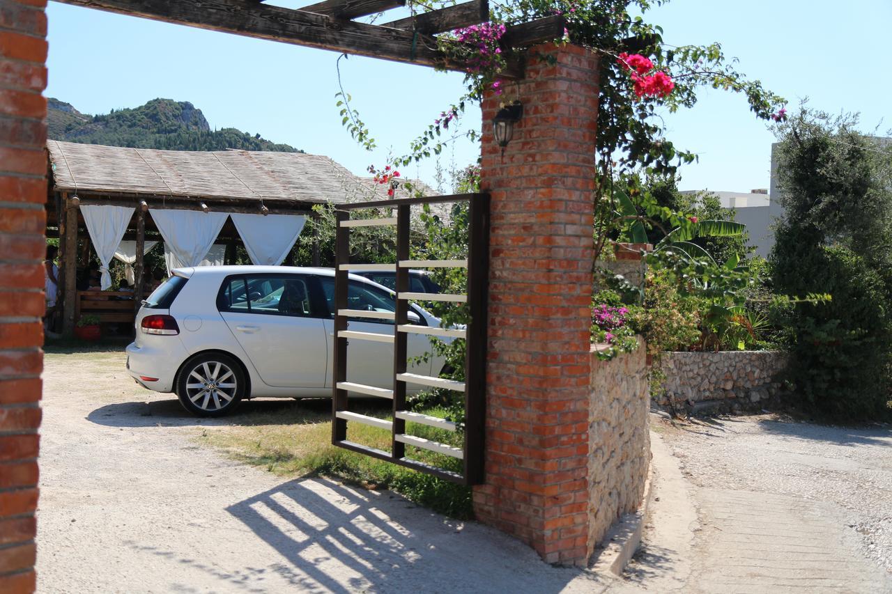 Guesthouse Vila Druri Dhërmi Buitenkant foto